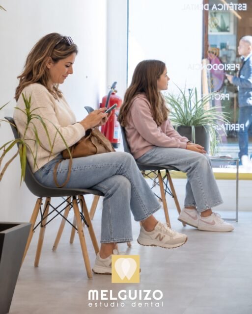 Cuidar la sonrisa también puede ser un hábito que compartimos en familia. 👩‍👧🦷

Acudir juntas a una revisión ayuda a normalizar las visitas al dentista y a transmitir desde pequeñas la importancia de cuidar la salud bucodental.

En Melguizo Estudio Dental acompañamos a cada miembro de la familia con una atención cercana, personalizada y adaptada a cada edad. Porque los buenos hábitos se aprenden mejor cuando tenemos el mejor ejemplo cerca. 🤍

📍 Calle Tinte, 13 · Alcalá de Henares
📞 918 809 991

#MelguizoEstudioDental #SaludBucodental #DentistaEnFamilia #OdontologíaFamiliar #PrevenciónDental #AlcaláDeHenares